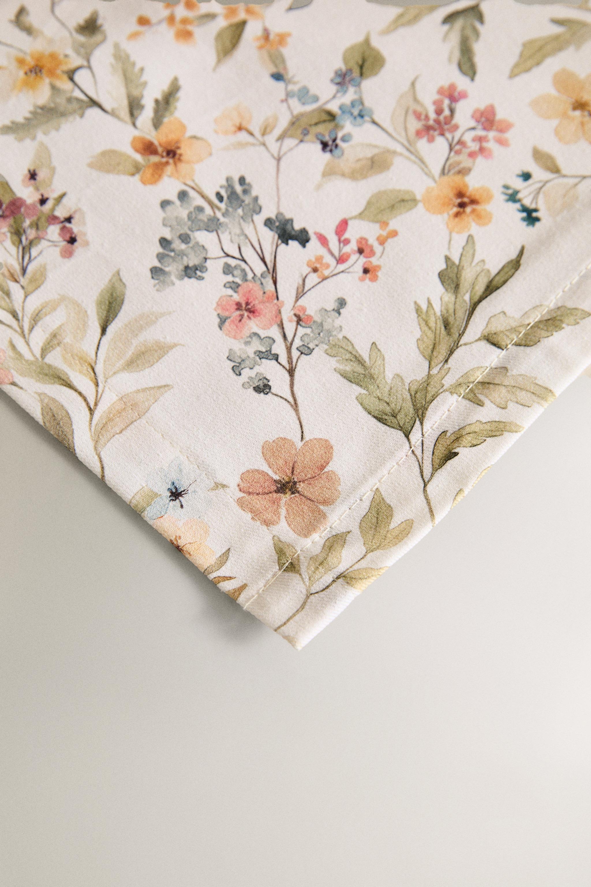 RESIN-COATED FLORAL PRINT TABLECLOTH